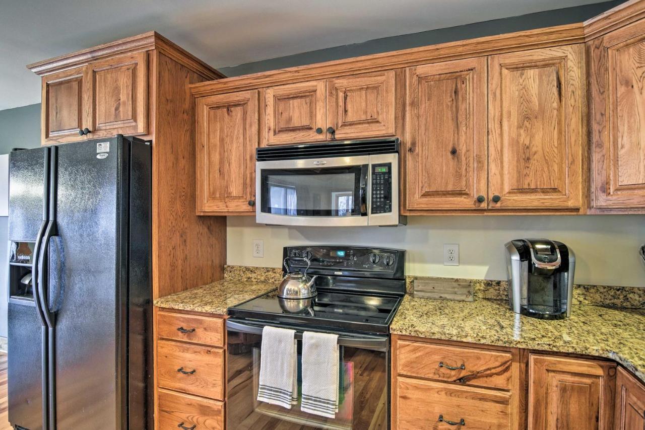 Cabin With Hot Tub And Mountain Views Less Than 5 Mi To Boone 블로잉 롹 외부 사진
